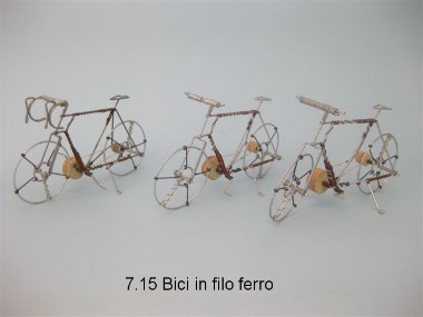 7.15 Bici in filo ferro